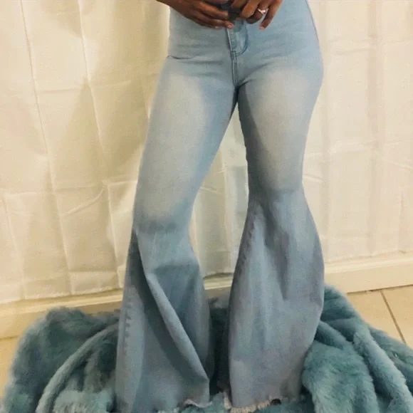 Bellbottoms distressed jeans - Picture 3 of 10